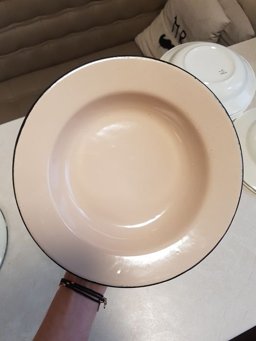 Глибокі раритетні великі тарелі тих часів дуже багато є в оголошеннях