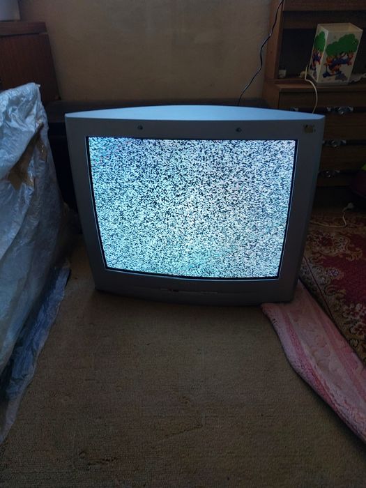 TV PHILIPS Analógica Mod. 28PT4418.