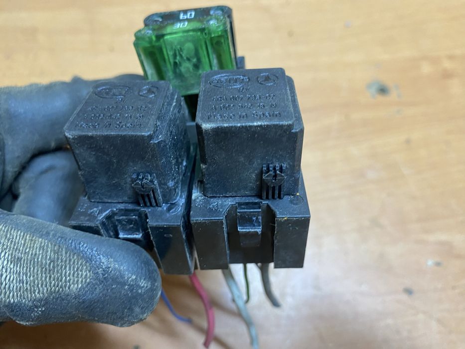 Mercedes ML163 колодка запобіжників та реле для Мерседес МЛ. З проводк