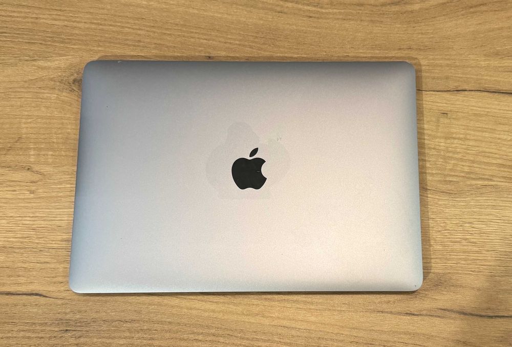  MacBook Air 13 2020 M1 8GB RAM 256GB SSD Space Gray