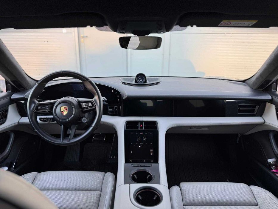 Porsche Taycan TURBO S 680km / Bogata Wersja