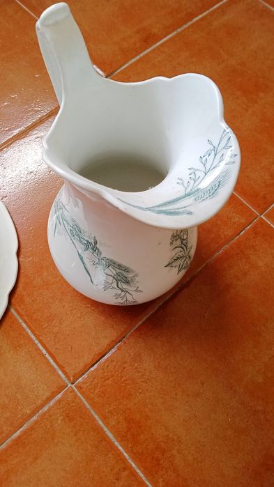 Conjunto de lavatório antigo