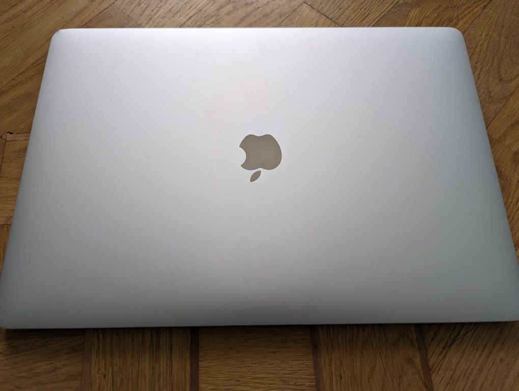 MacBook Pro 2018, 15", i9, 32/512.