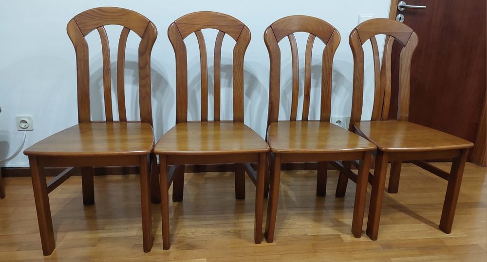 Conjunto de 4 cadeiras em madeira maciça COMO NOVAS