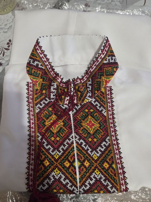 Чоловіча вишиванка, вишита сорочка бісером