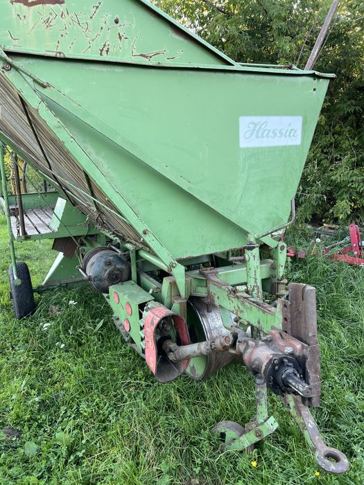 Продам комбаїн хассия