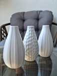 3 białe wazony ceramiczne IKEA w stylu skandynawskim