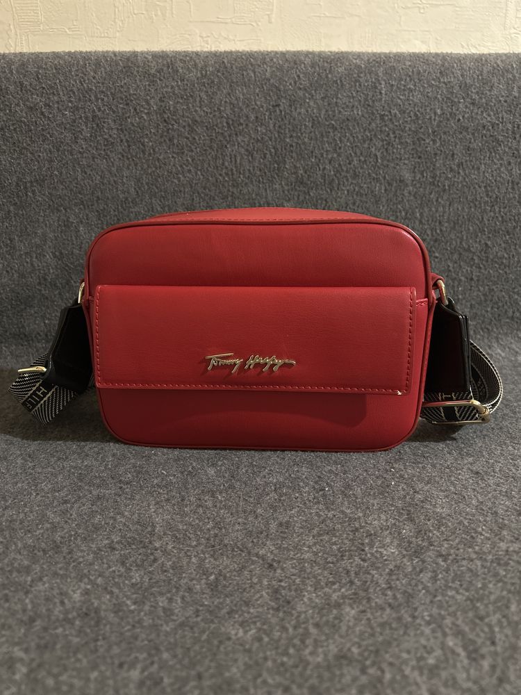 Жіноча червона сумка iconic TMMYCAMERA BAG SIGN
