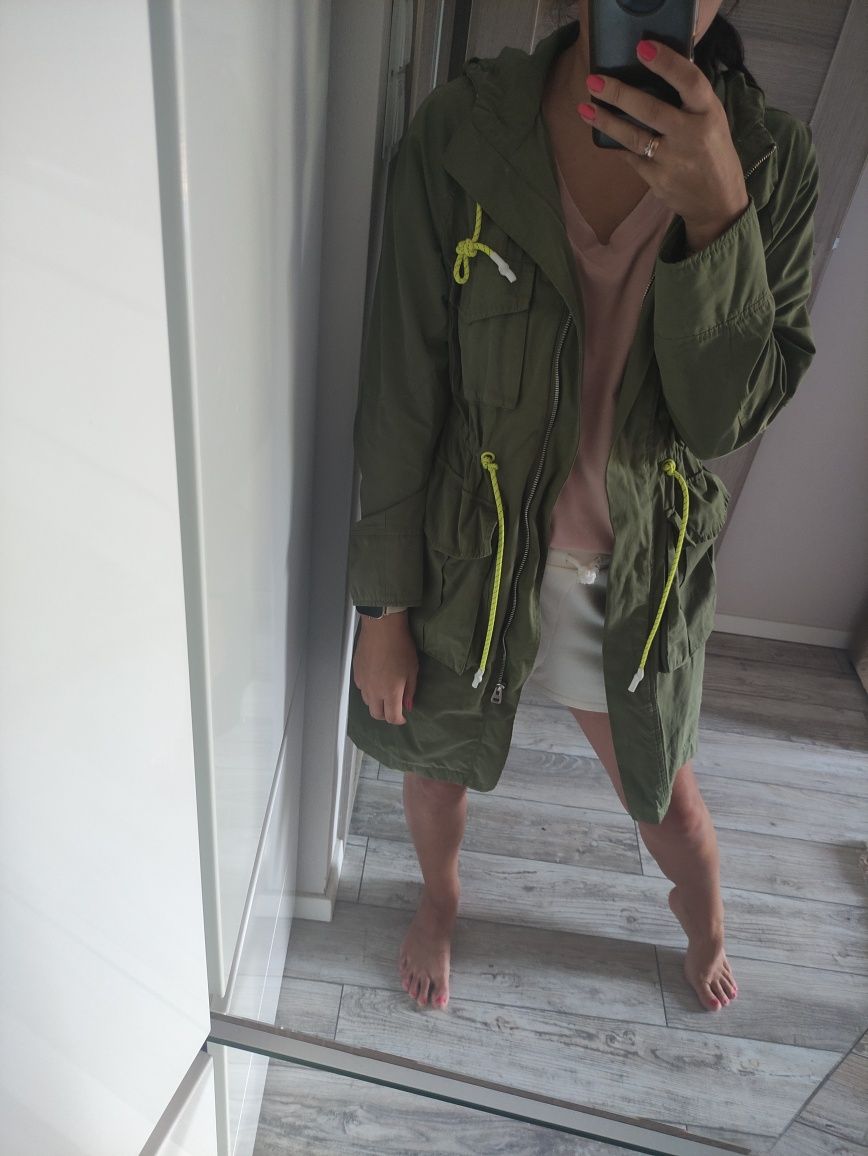 Bawełniana kurtka parka Reserved