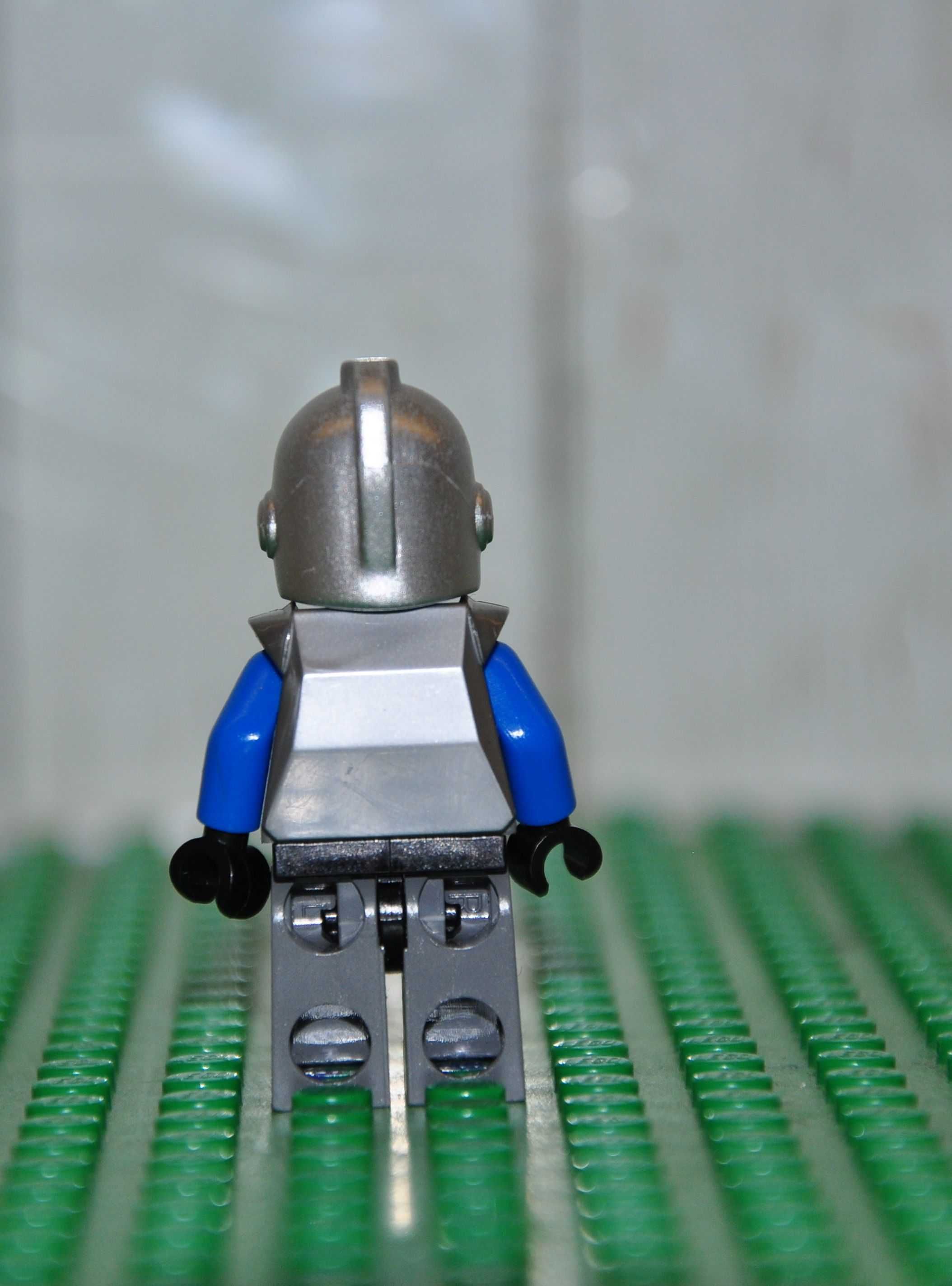 F0842. Figurka LEGO Castle - cas523 Castle - King's Knight Armor