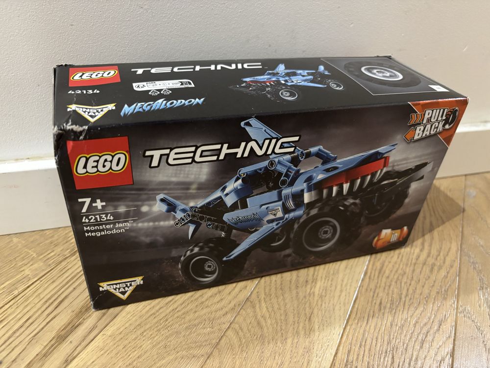 Lego technic monster truck 42134 megalodon