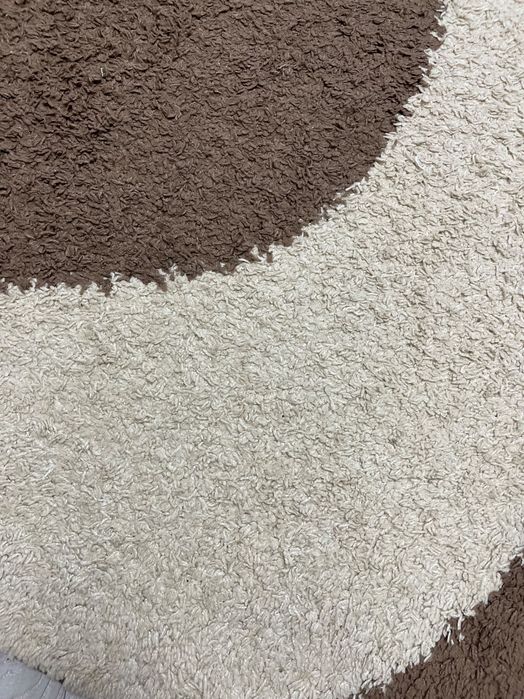 Ковер 2/3 в гарному стані .Форма овальна