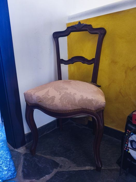 Mesa  e 6 cadeiras românticas