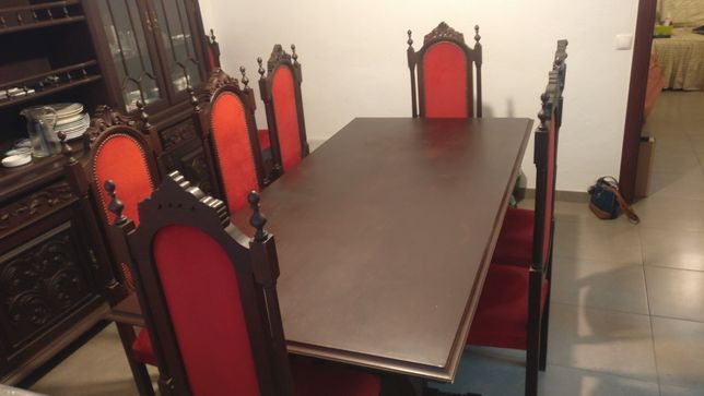 Mesa de jantar vintage com cadeiras