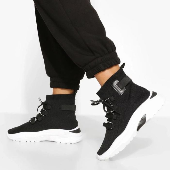 Жіночі кросівки високі