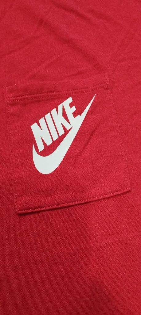 Футболка Nike насичено червоного кольору