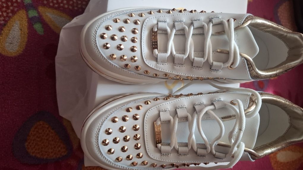 Guess  orginalne snakersy adidasy nowee orginalne buty