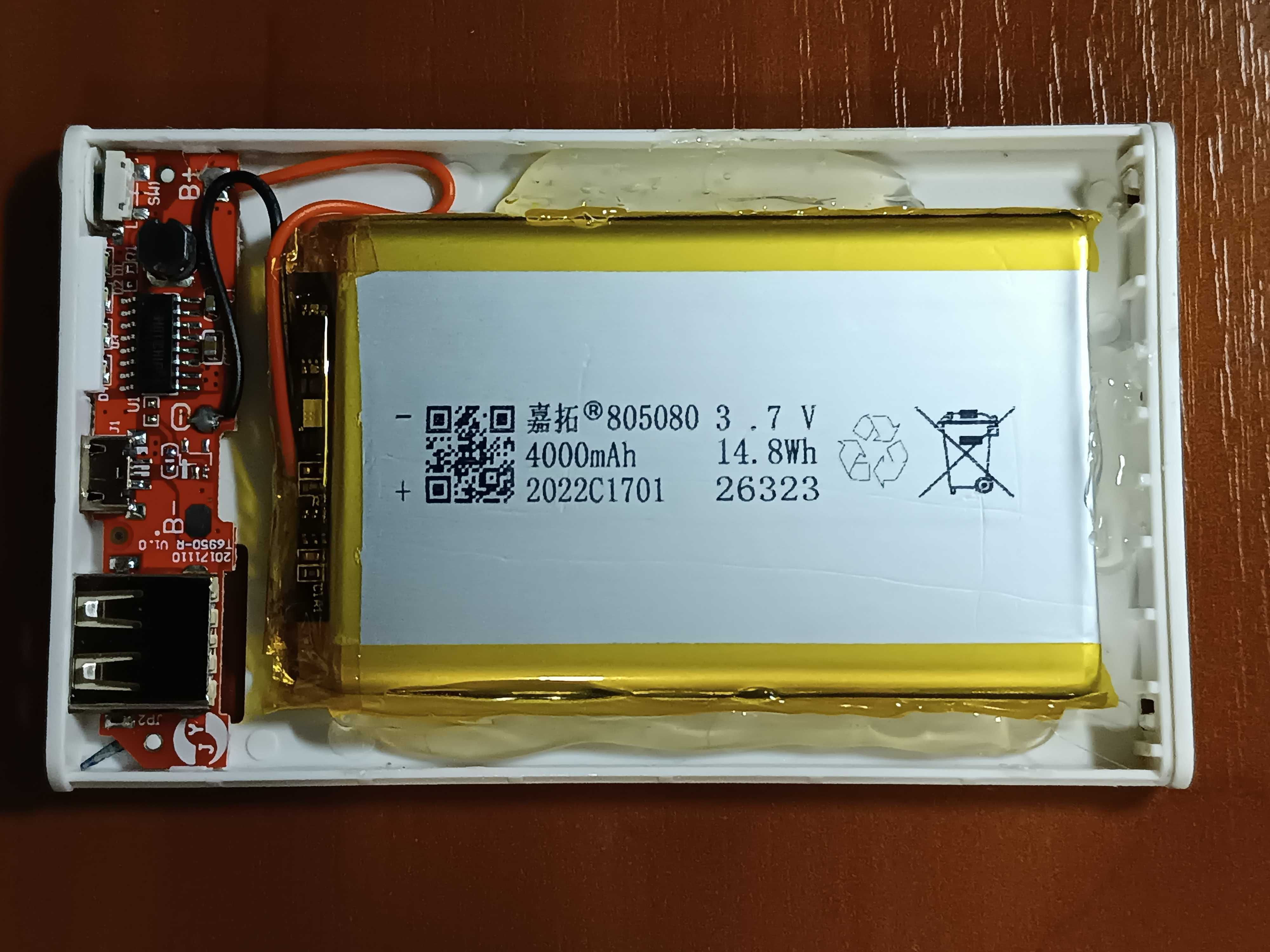 Повербанк 4000 mAh новый аккумулятор