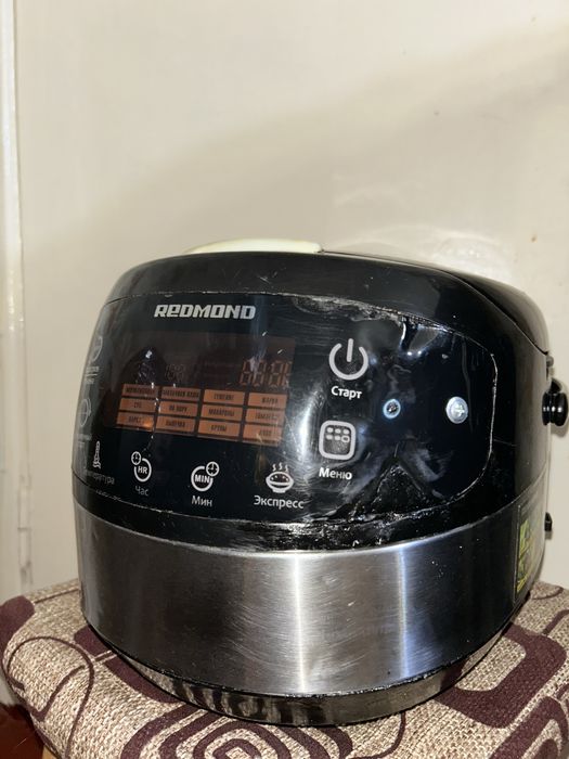 Мультиварка Redmond RMC-M90