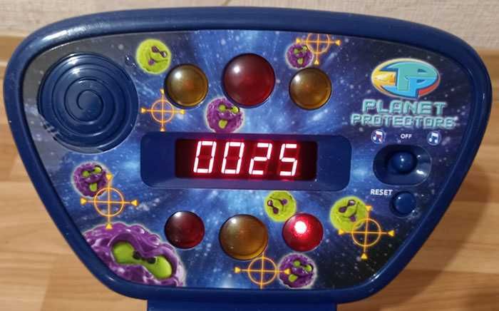 Пинбол настольный механически-электронный. Pinball Planet protectors