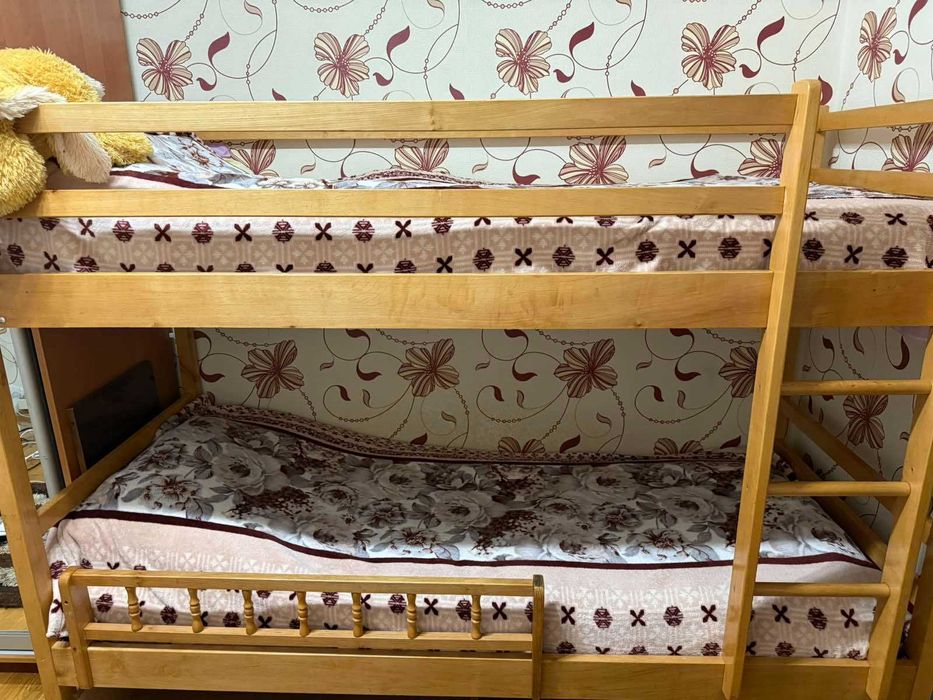 Ліжко двоярусне, дерев'яне, дитяче