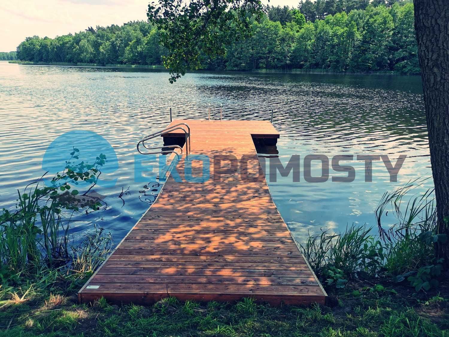 Pomost pływający 12m długi - 30mkw z modrzewiem syberyjskim