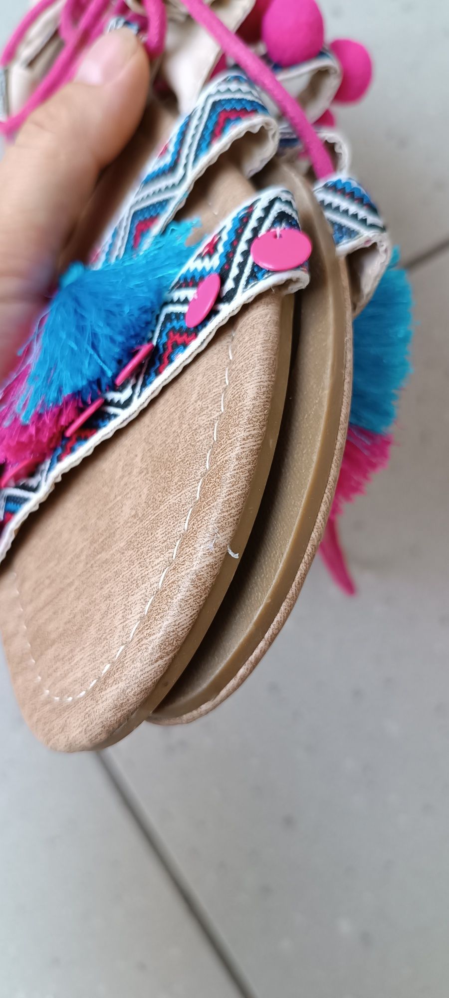 Nowe Kolorowe sandały 37 Boho sandały etniczne sandały z pomponami