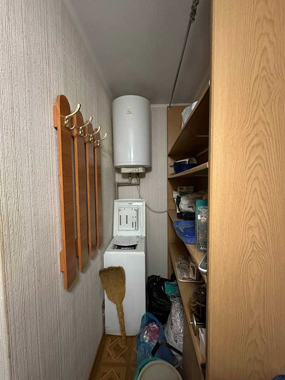 Продаж 2к квартири на Черемушках, середній поверх!