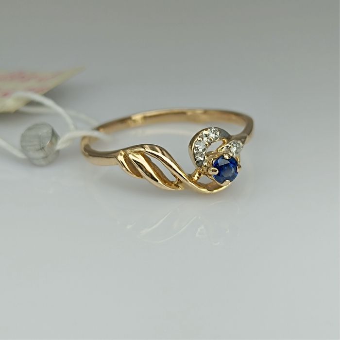 Золотое кольцо 585 пробы с сапфиром и бриллиантами