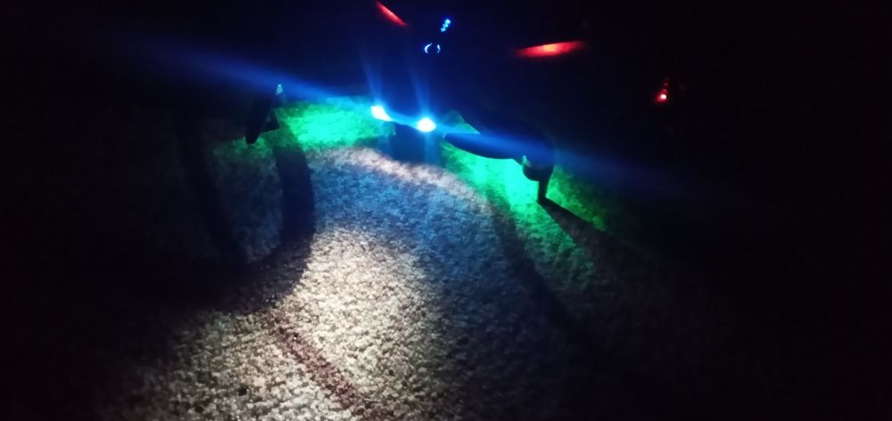 Квадракоптер з захистом на пропеллери