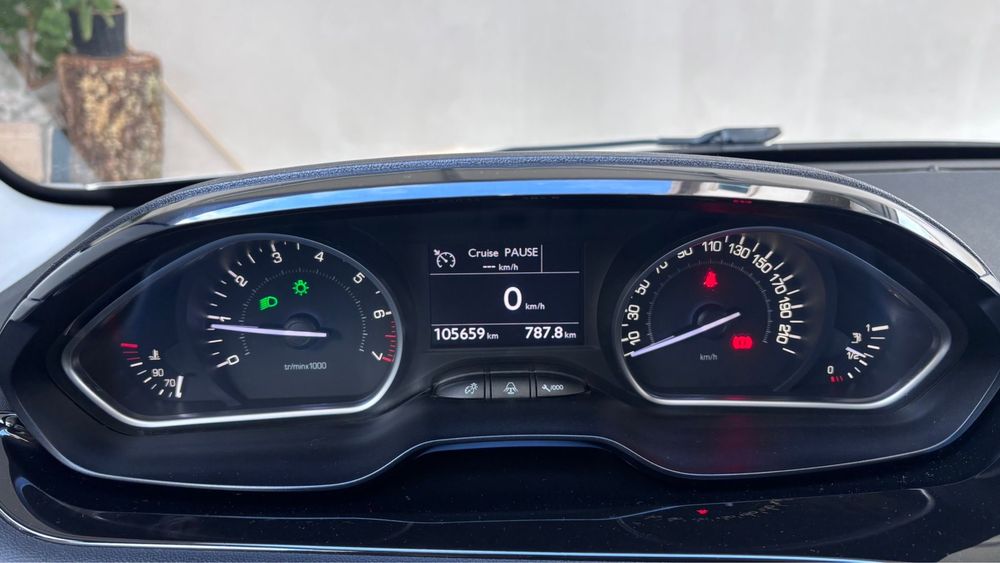 Peugeot 208 gt line 1.2