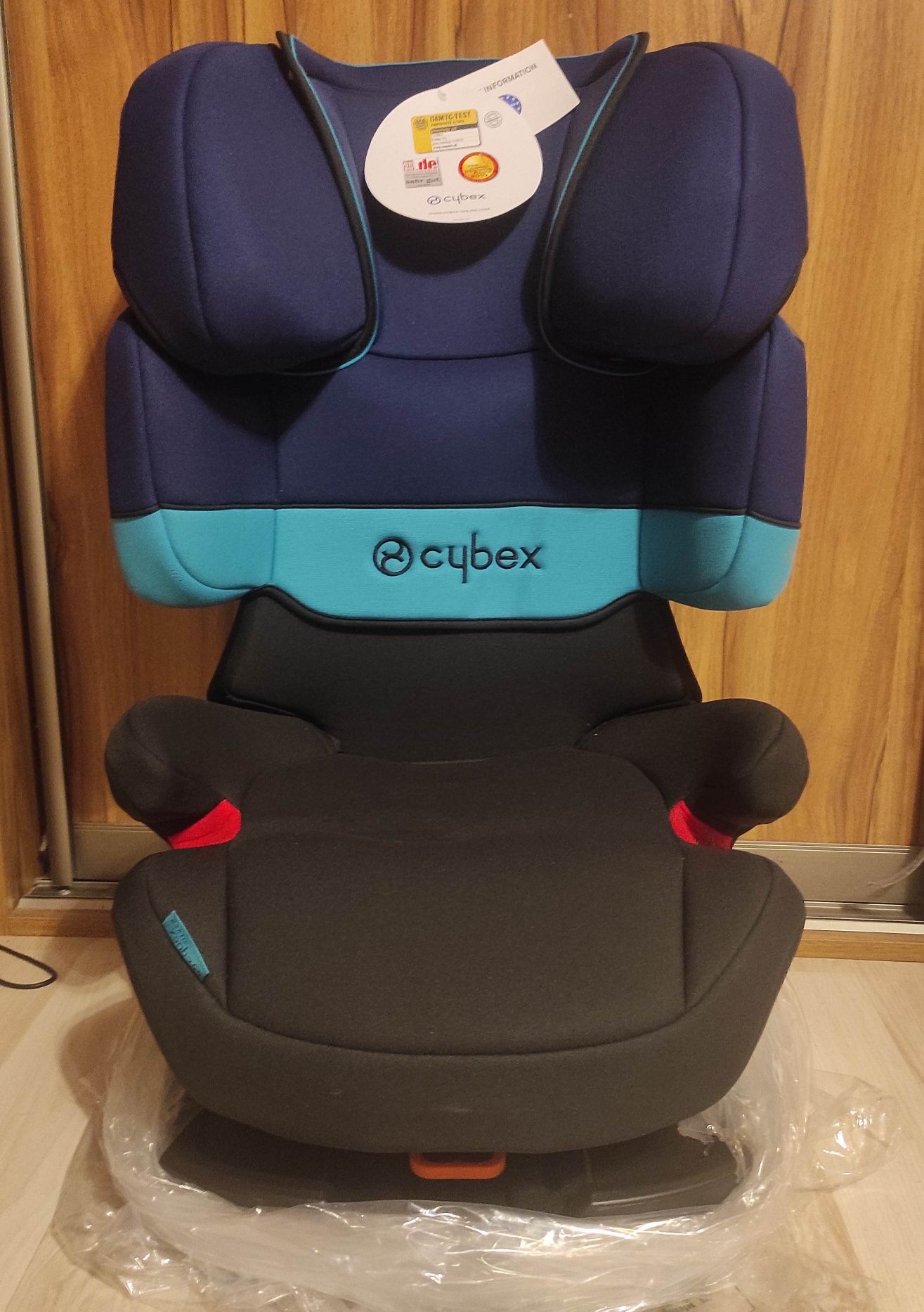 Nowy fotelik ,15-36 kg, ISOFIX .Regulacja, funkcja spania.