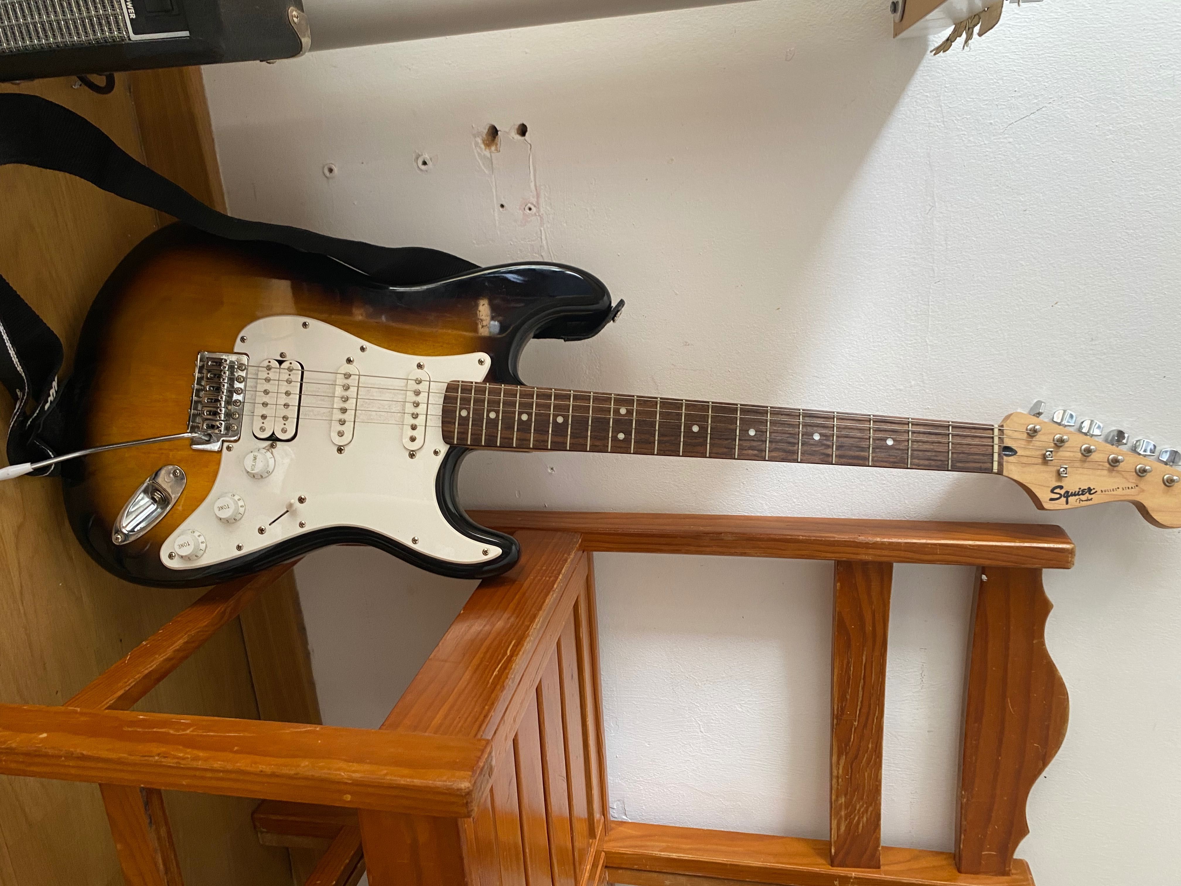 Guitarra Squier Fender