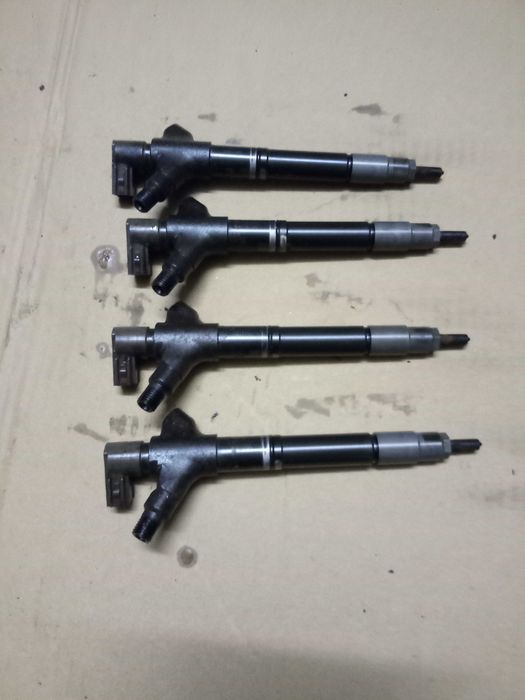 toyota RAV4 III 10-12 lift 150km wtryskiwacz 4 sztuki  23670 -26060