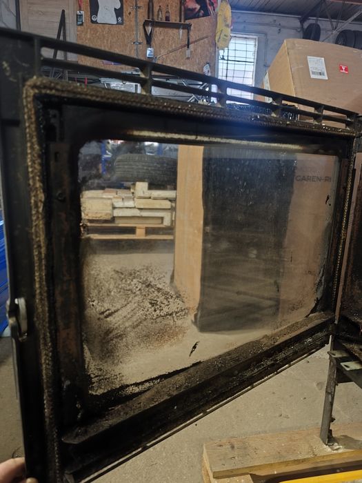 Kominek wraz z kamieniami