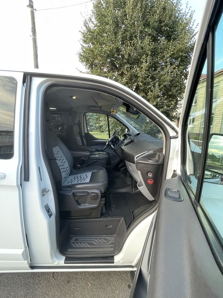 Автомобіль Ford Transit Custom