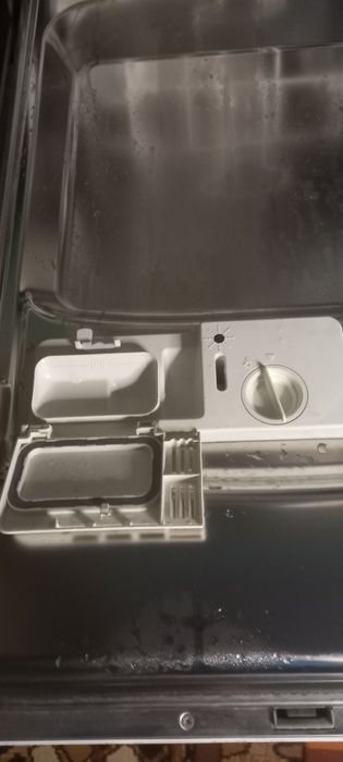 Посудомийна машина indesit