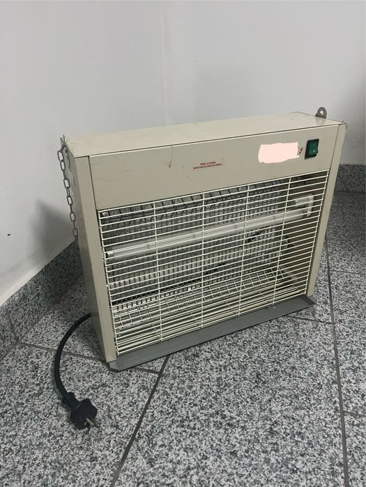 Luz contra moscas e mosquitos