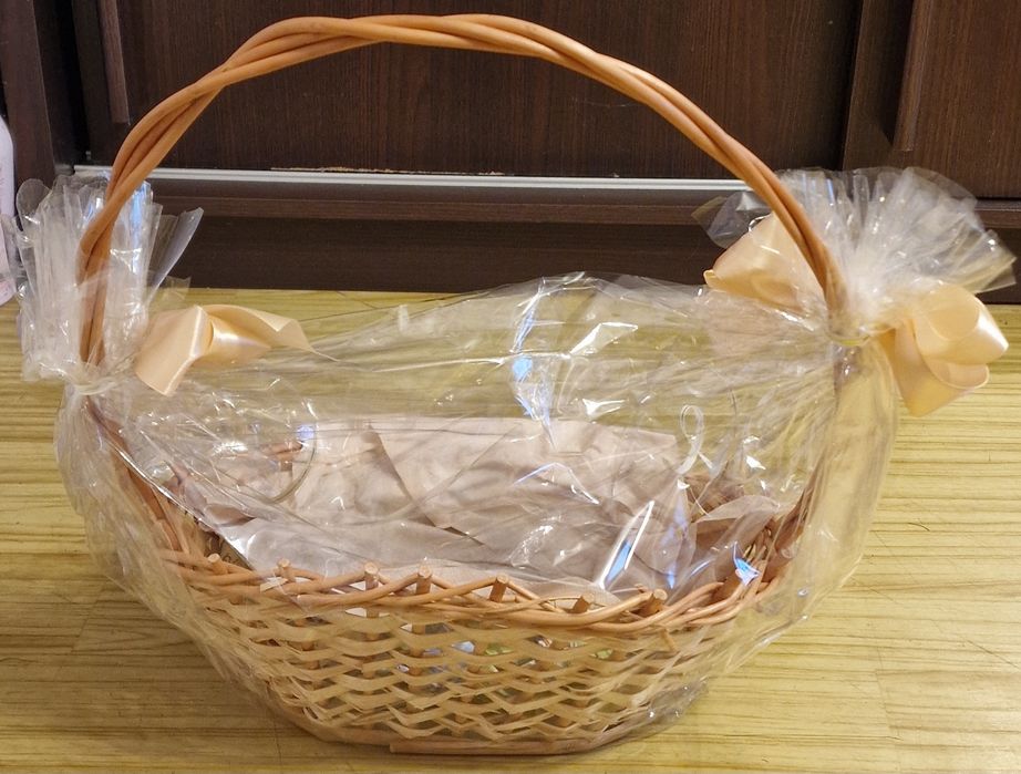 Kosz prezentowy na słodycze, kosmetyki