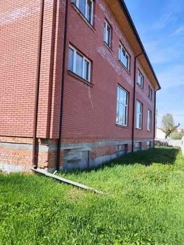Продається комерційне приміщення окреме + земля, парковка Н