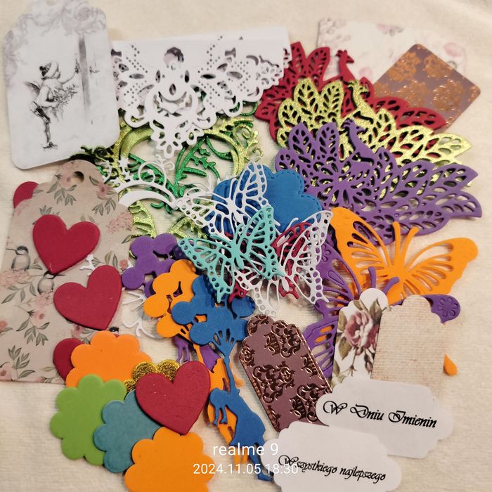 Zestaw 30 elementów do scrapbookingu