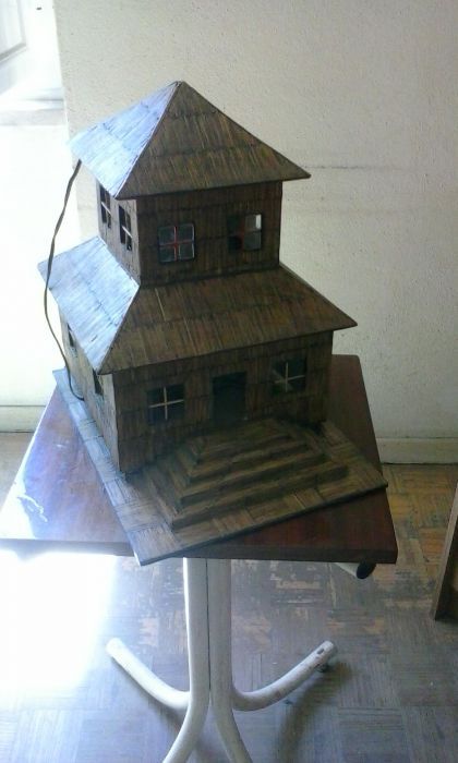 Casa japonesa feita em madeira e paus de fósforo
