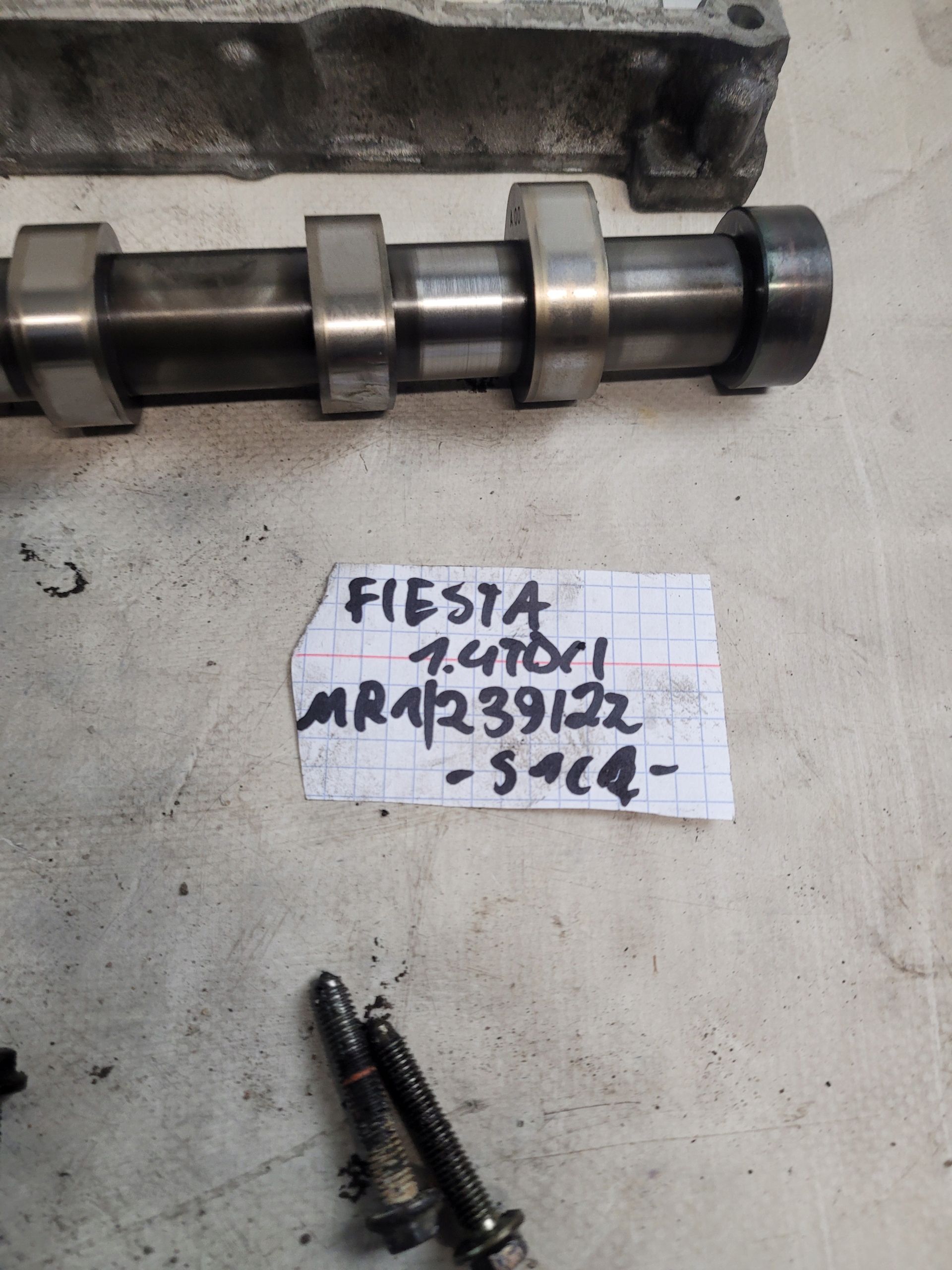 Podstawa wałka OE wałek rozrządu Ford Fiesta MK5 1.4 Tdci