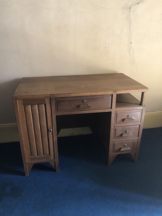 Secretaria antiga em madeira