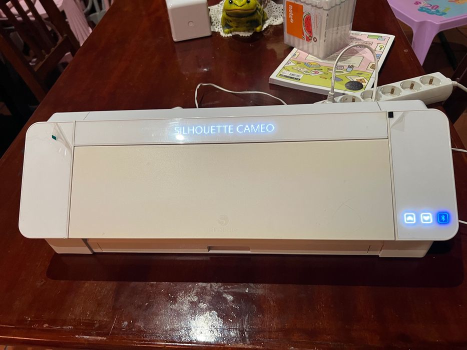 Silhouette Cameo 4 — Usada, em ótimo estado!
