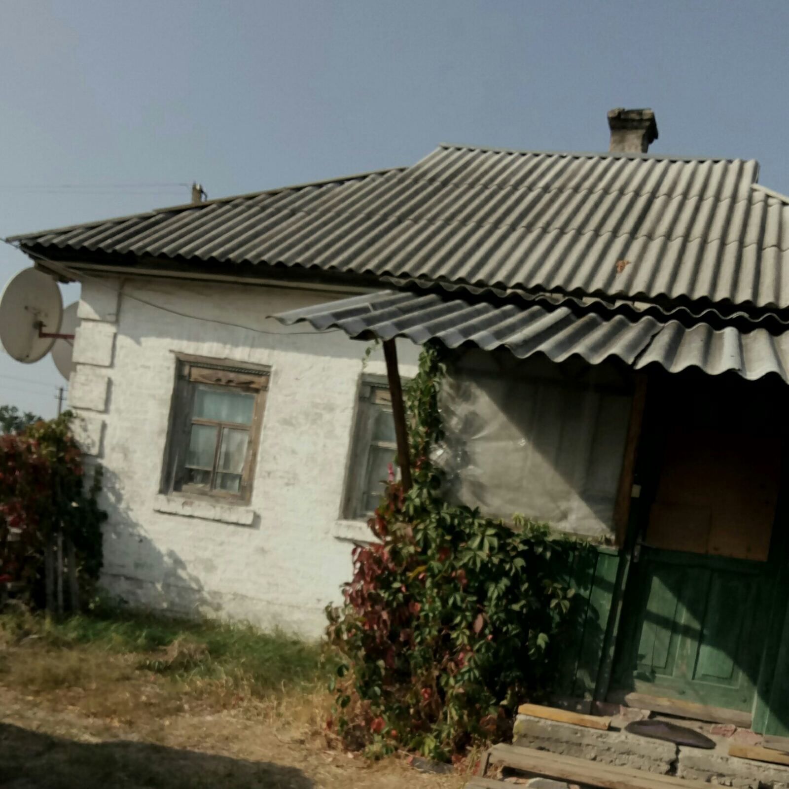 Продам участок 58 соток с домом в центре села Воропаев