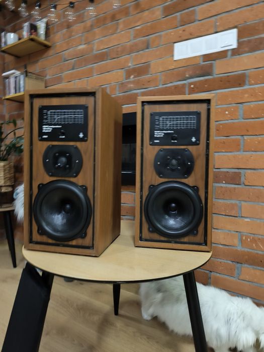 Monitory podstawkowe Bowers & Wilkins DM5 B&W DM5