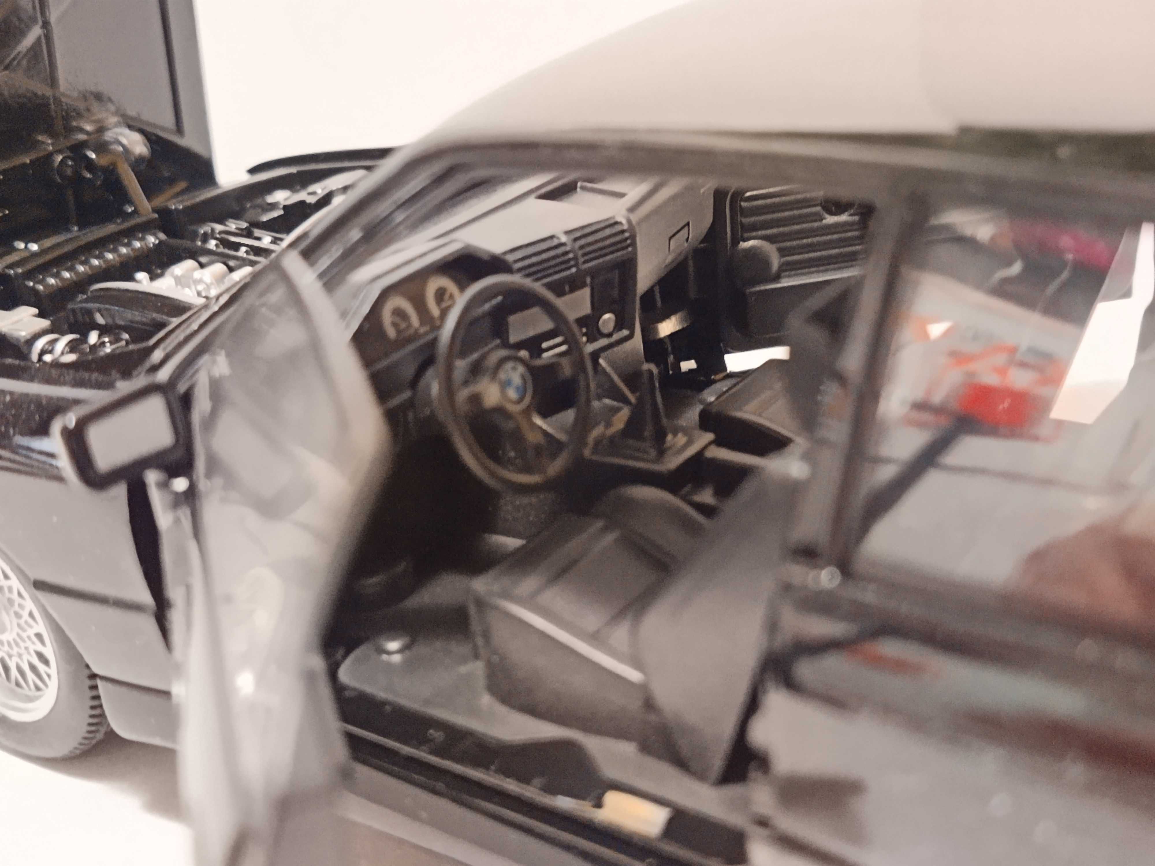 skala 1:24 1988 BMW M3 E30 Model samochód autko światła prezent