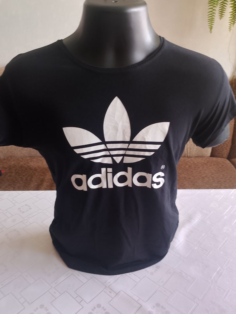 Koszulka damska Adidas czarna bawełna rozmiar XL długość 62 szerokość