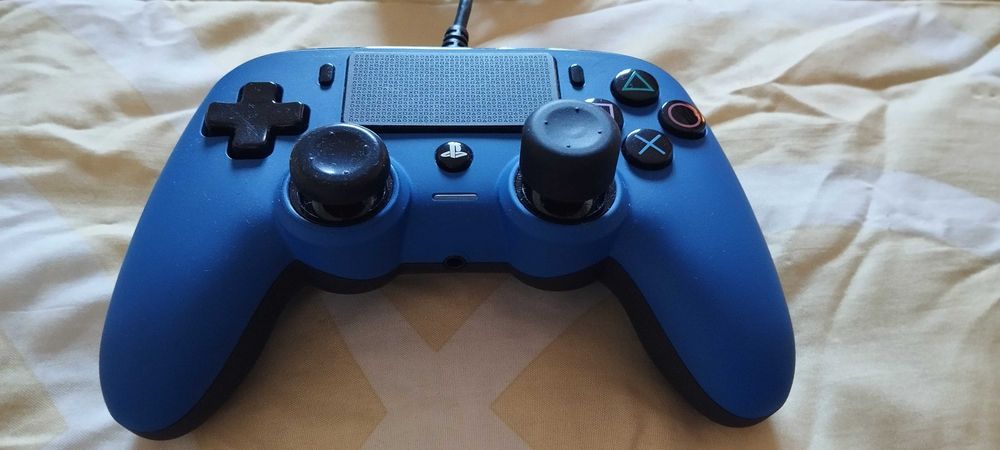 Controle gaming com cabo USB